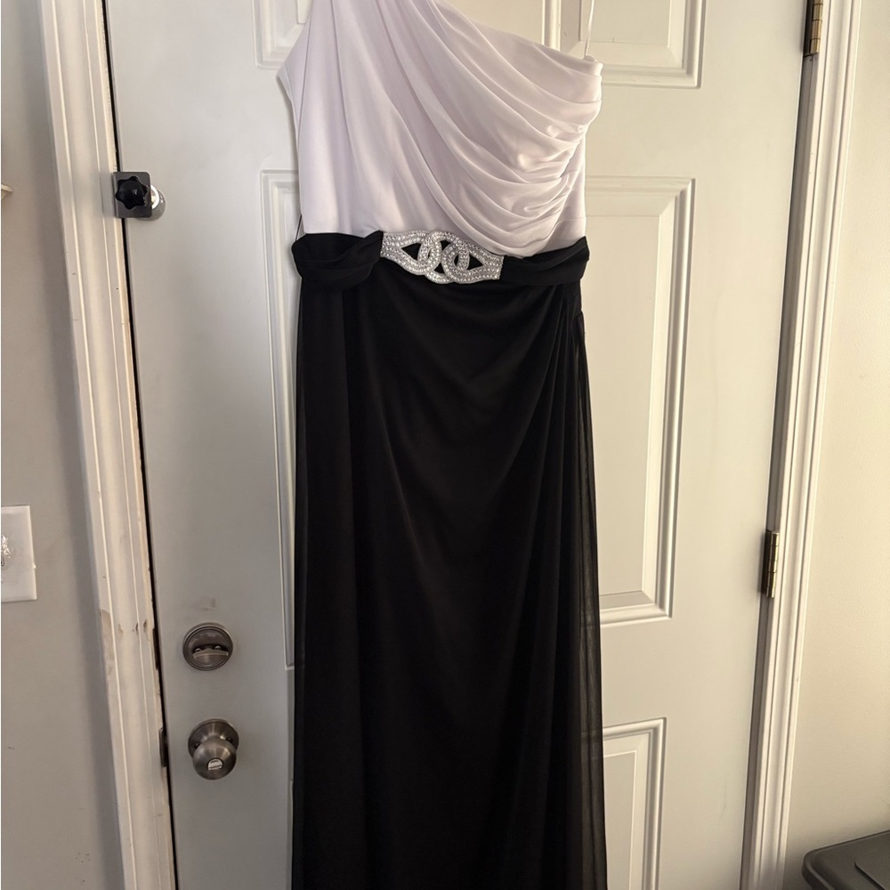 Alex Evenings One-Shoulder Black and White Dress